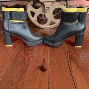 Sorel Black Booties Size 9